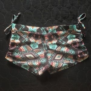 Bitsy bottoms adjustable tie shorts